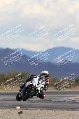 media/Nov-16-2025-Race Pace (Sun) [[8c5fa54630]]/Non Verified Riders (1st 20 Minutes)/5-Turn 15 (110pm)/